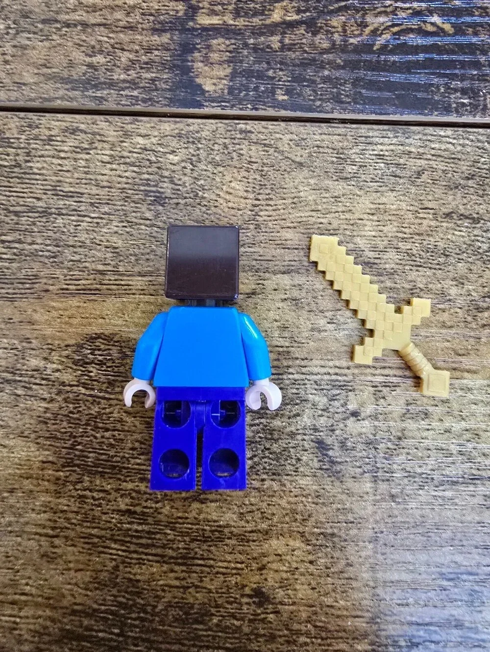 LEGO Minifigure Minecraft STEVE w Gold Sword